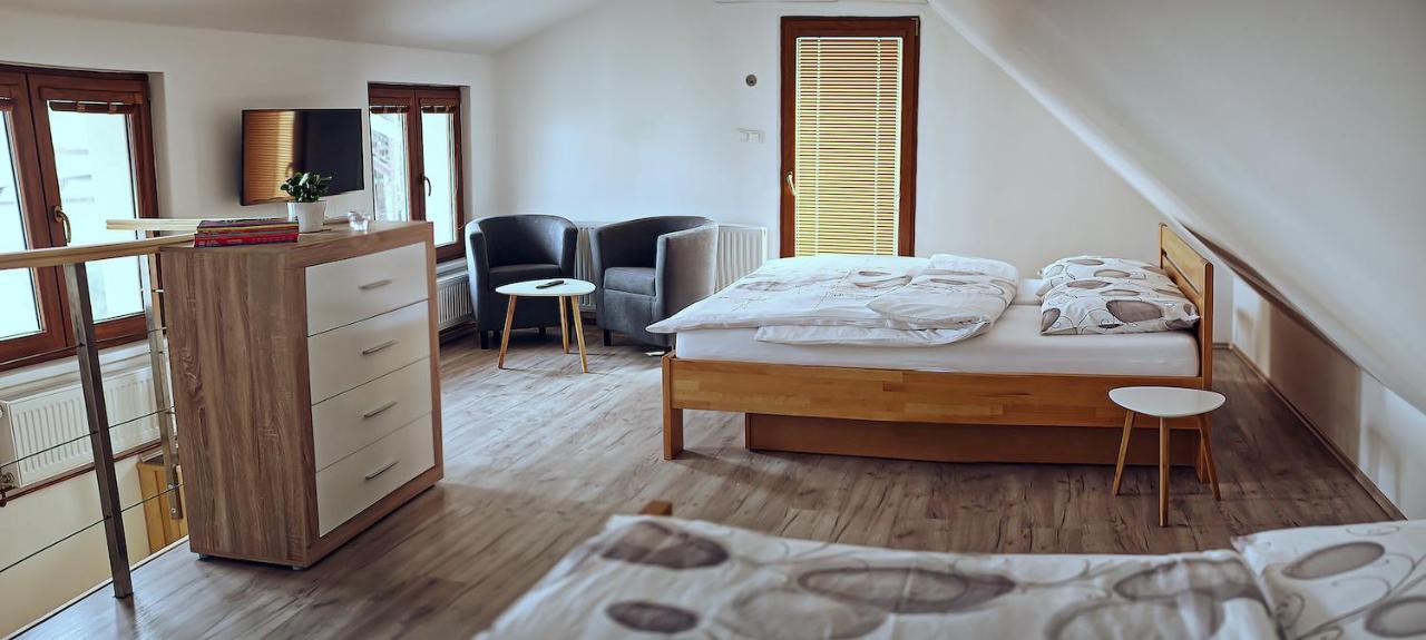 Nice Accommodation In Mikulov Exteriör bild