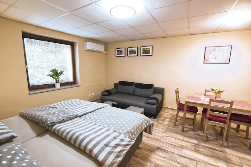 Nice Accommodation In Mikulov Exteriör bild