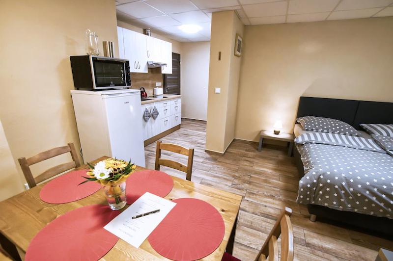 Nice Accommodation In Mikulov Exteriör bild